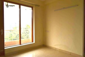 Room in 3 BHK Builder Floor at Sector 42 – for Rent