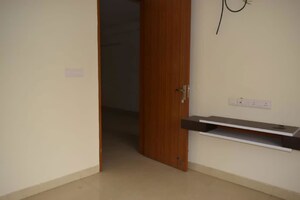 Room in 3 BHK Builder Floor at Sector 42 – for Rent