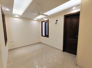 Room in 4 BHK Builder Floor at Panchsheel Enclave – for Rent