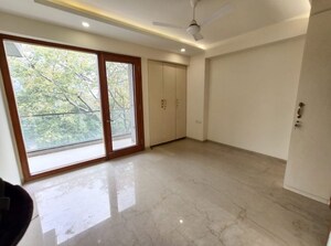 Room in 4 BHK Builder Floor at Panchsheel Enclave – for Rent