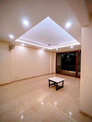 Room in 4 BHK Builder Floor at Panchsheel Enclave – for Rent