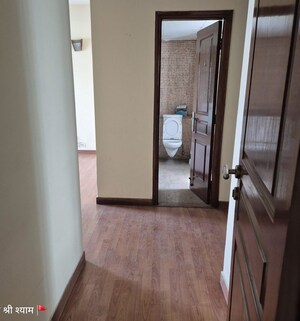 Room in 3 BHK Builder Floor at Sector 21 – for Rent
