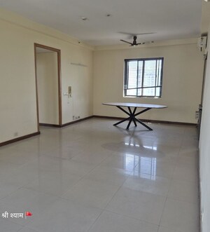 Room in 3 BHK Builder Floor at Sector 21 – for Rent
