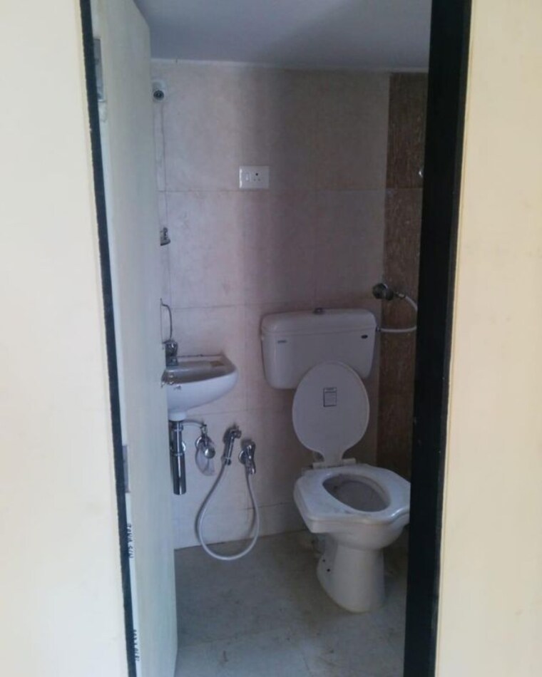 Bathroom, hubtown-gardenia 2 Bedroom 720 Sq.Ft. Apartment In Mira Road Thane 10524660