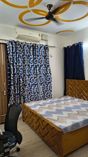 Bedroom in 2 BHK Builder Floor at Sector 21 – for Rent