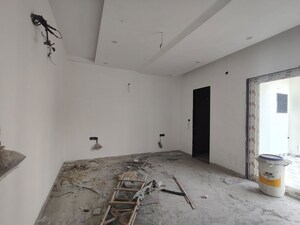 Room in 4 BHK Builder Floor at Sector 22 – for Rent