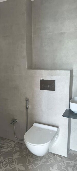 Furnished Amenities in 2 BHK Apartment at Yash Supriya, Dadar East – for Rent