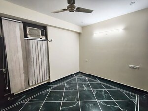 1 RK Builder Floor For Rent in Sector 57