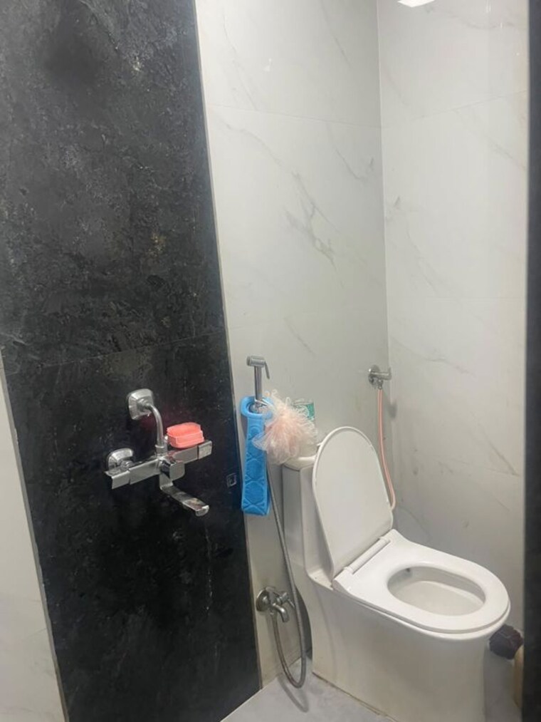 Bathroom, neco-gardens 2 Bedroom 850 Sq.Ft. Apartment In Viman Nagar Pune 10524718