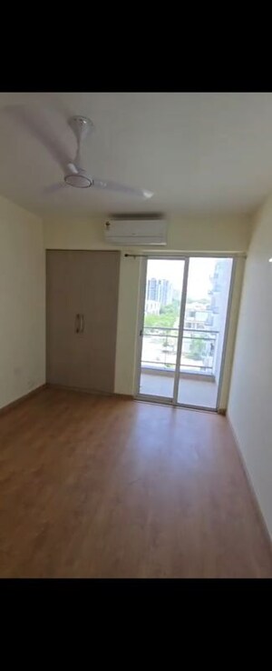 Room in 4 BHK Apartment at Godrej Golf Link Villas, Sector 27 Yamuna Expressway – for Sale