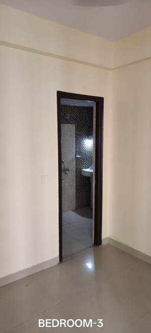 Room in 3 BHK Apartment at SCC Sapphire, Raj Nagar Extension – for Rent