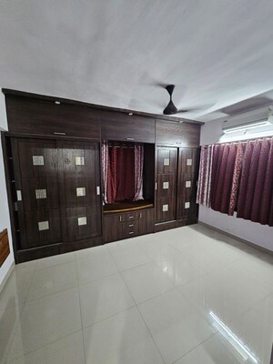 Room in 2 BHK Apartment at Hadapsar – for Rent