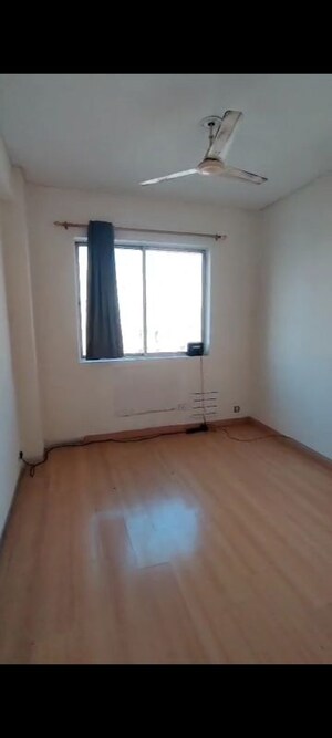 Room in 3 BHK Apartment at DLF The Wellington Estate, Dlf Phase V – for Rent