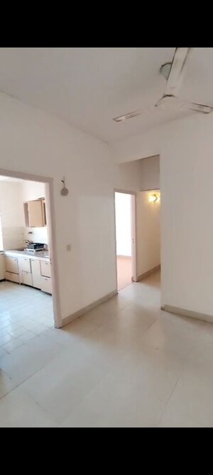 Room in 3 BHK Apartment at DLF The Wellington Estate, Dlf Phase V – for Rent