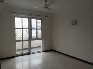 Room in 3 BHK Builder Floor at Sector 21 – for Rent