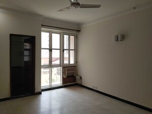 Room in 3 BHK Builder Floor at Sector 21 – for Rent