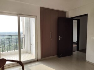 Room in 2 BHK Apartment at Jaypee Greens Aman, Sector 151 – for Rent