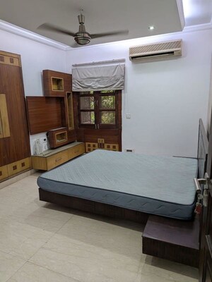 Bedroom in 3 BHK Builder Floor at Sector 23 – for Rent