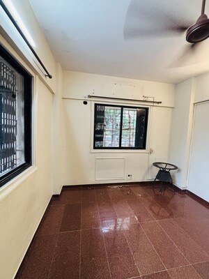 Room in 1 BHK Apartment at Mulund West – for Rent