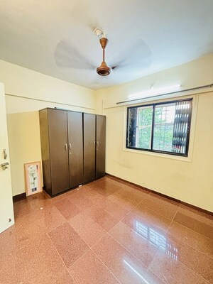 Room in 1 BHK Apartment at Mulund West – for Rent