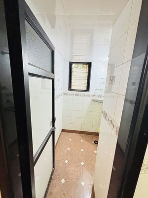 Attached Bathroom in 1 BHK Apartment at Mulund West – for Rent