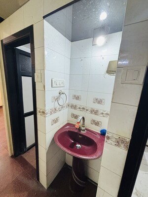 Bathroom in 1 BHK Apartment at Mulund West – for Rent
