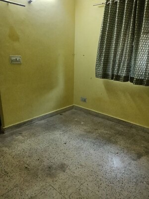 Room in 1 BHK Builder Floor at Cassia Estate, Pi I And Ii Greater Noida – for Rent
