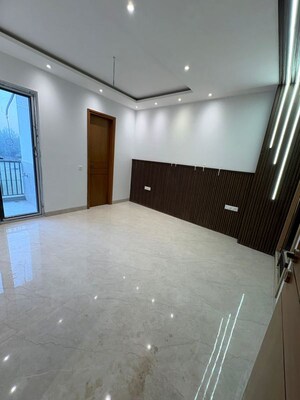 Room in 4 BHK Apartment at Anant Raj Ashok Estate, Sector 63a – for Rent