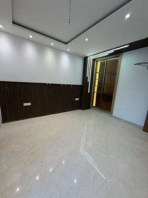 Room in 4 BHK Apartment at Anant Raj Ashok Estate, Sector 63a – for Rent