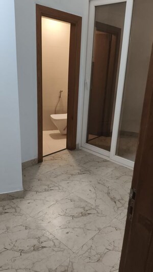 Room in 3.5 BHK Apartment at Sector 74 – for Rent