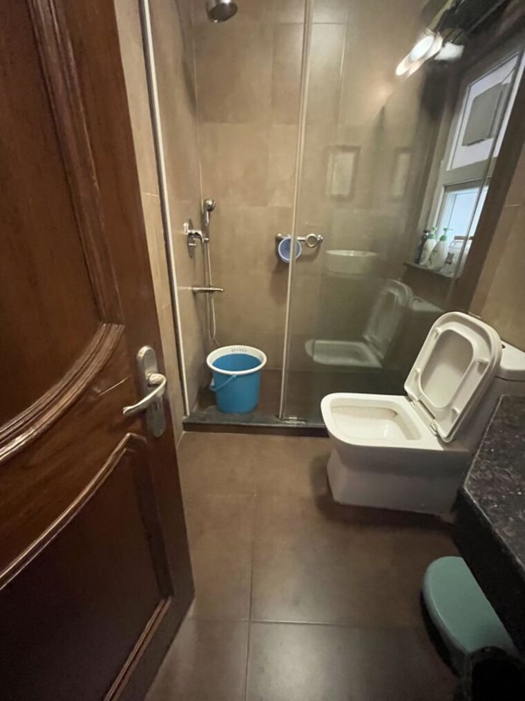 Bathroom, sector 23 4 Bedroom 2100 Sq.Ft. Builder Floor In Sector 23 Gurgaon 10524901