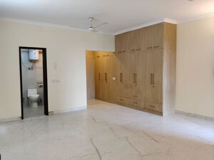 Room in 2 BHK Builder Floor at Sector 23 – for Rent