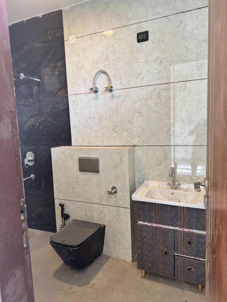Bathroom, lavender-floors 3 Bedroom 2800 Sq.Ft. Builder Floor In Sector 89 Faridabad 10524920