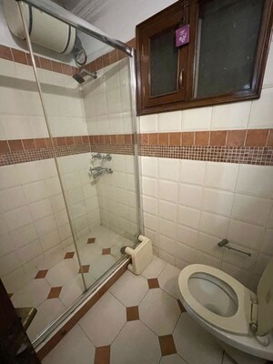 Bathroom in 1 BHK Builder Floor at Sector 21 – for Rent