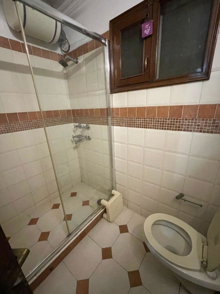 Bathroom, sector 21 1 Bedroom 700 Sq.Ft. Builder Floor In Sector 21 Gurgaon 10524918