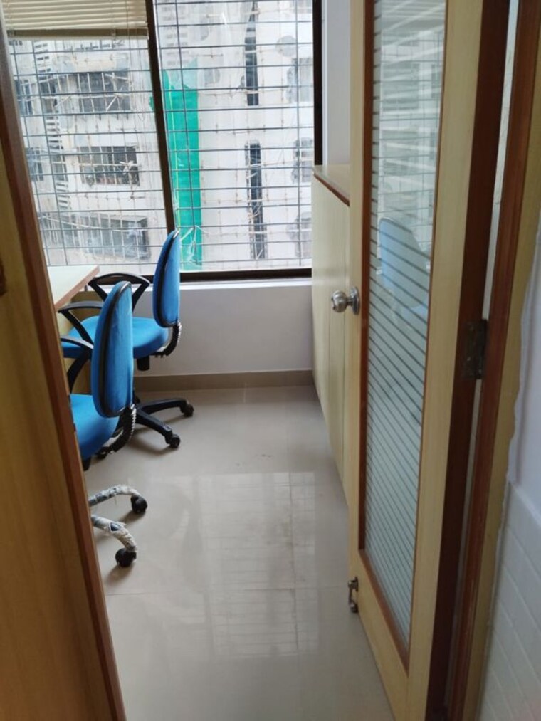 Balcony, link-plaza Commercial Office Space 350 Sq.Ft. In Andheri West Mumbai 10524919