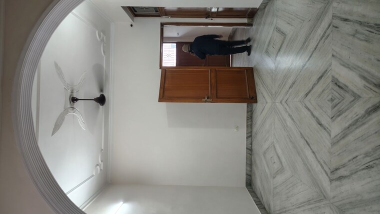 Bathroom, noida central 6+ Bedroom 411 Sq.Ft. Villa In Noida Central Noida 10524949