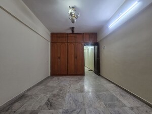 Room in 6 BHK Independent House at Unnat Nagar CHS, Goregaon West – for Rent