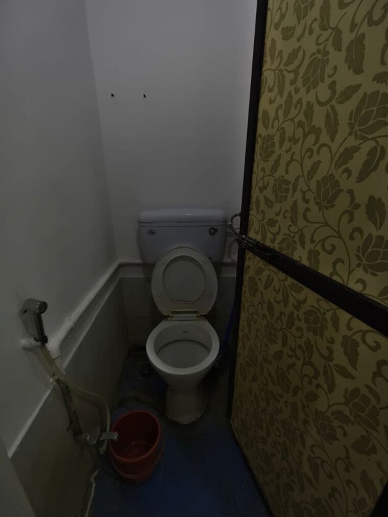 Bathroom, sarthak-apartment-malad 1 Bedroom 370 Sq.Ft. Apartment In Malad East Mumbai 10524954