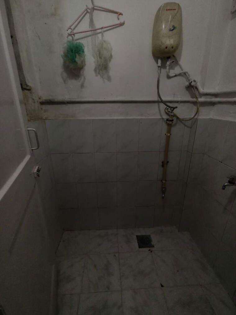 Bathroom, sarthak-apartment-malad 1 Bedroom 370 Sq.Ft. Apartment In Malad East Mumbai 10524954