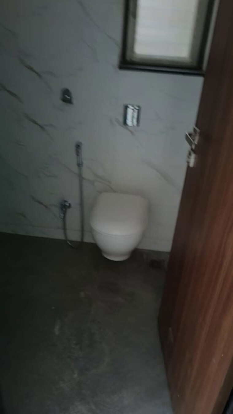 Bathroom, model colony 3 Bedroom 1200 Sq.Ft. Apartment In Model Colony Pune 10524964
