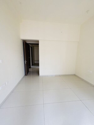 Room in 3 BHK Apartment at Prestige Siesta, Mulund West – for Sale