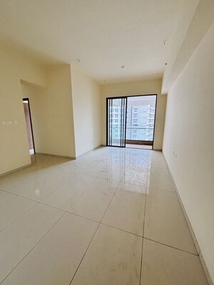Room in 3 BHK Apartment at Prestige Siesta, Mulund West – for Sale