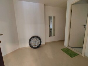 Room in 4 BHK Apartment at Hiranandani Gardens, Powai – for Rent