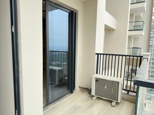 Room in 2 BHK Apartment at M3M Skywalk, Sector 74 – for Rent