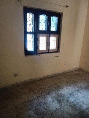 Room in 1 BHK Builder Floor at Cassia Estate, Pi I And Ii Greater Noida – for Rent