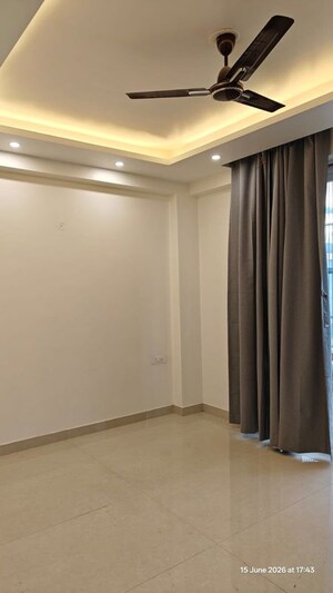 Room in 3 BHK Apartment at Alistonia Estate, Pi I And Ii Greater Noida – for Rent
