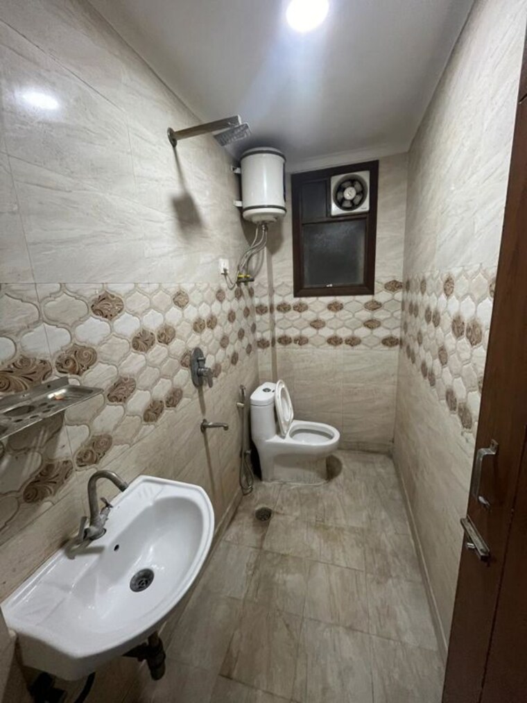 Bathroom, ignou road 1 Bedroom 500 Sq.Ft. Builder Floor In Ignou Road Delhi 10525087