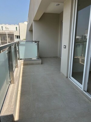 Balcony in 4 BHK Builder Floor at DLF Independent Floors, Dlf City Phase 3 – for Rent