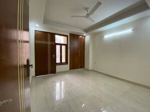 Room in 3 BHK Apartment at Chattarpur – for Rent